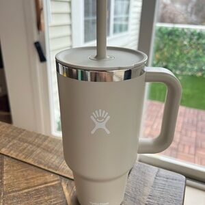 Hydro Flask Sand Tumbler with Handle and Straw